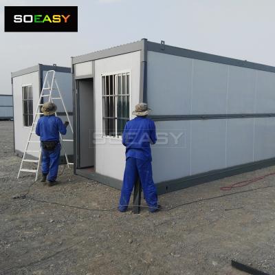 20FT ต้นทุนต่ำ Modular Prefab สำเร็จรูปการจัดส่งสินค้าการใช้ชีวิตที่หรูหราแพ็คแบนที่ทันสมัยบ้านภาชนะพับขยายได้