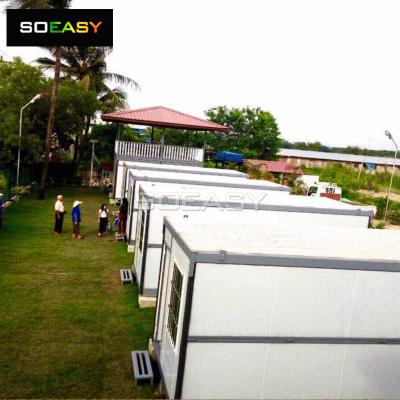 20FT ต้นทุนต่ำ Modular Prefab สำเร็จรูปการจัดส่งสินค้าการใช้ชีวิตที่หรูหราแพ็คแบนที่ทันสมัยบ้านภาชนะพับขยายได้